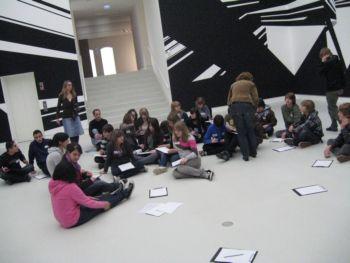 Junge Besucher in der Kunsthalle Mainz