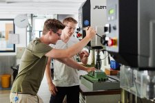 Ein Praktikum kann Jugendlichen wichtige Einblicke in die Arbeitswelt verschaffen. Bildnachweis:  Florian Freund, Schulewirtschaft Deutschland