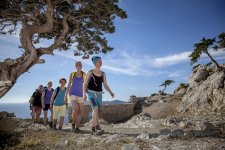 Wandern macht Freunde – auf der Insel Kea entdecken Naturfans zusammen Neuland