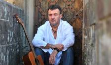 Paul Fogarty sitting in doorway med