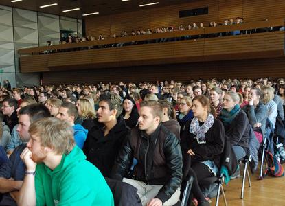 Die Hochschule Osnabrück hat 600 Studierende in der
Aula am Westerberg feierlich begrüßt