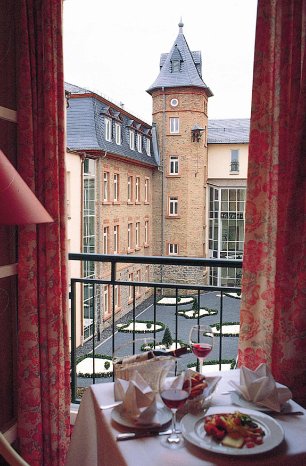 Blick in den Hof des Best Western Premier Hotel Villa Stokkum.jpg