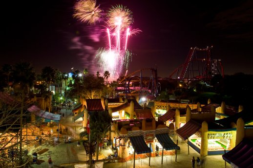 Feuerwerk in Busch Gardens Tampa Bay.jpg
