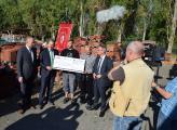 Übergabe M Daniel Kusmiercyk und Tino Blättermann, Bildnachweis: HWK Potsdam/Weitermann
