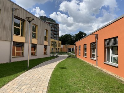 Außenaufnahme aus dem Jahr 2020 zwischen den Neubauten des Ahorn-Karrees im Dorotheenviertel Hilden