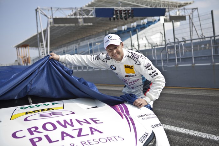 Crowne Plaza Hotels BMW M3 DTM und Andy Priaulx.jpg