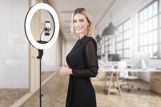 NX-7095_13_Somikon_XL-LED-Ringlicht_mit_Smartphone-Halter.jpg