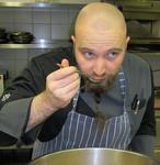 Er rockt die Küche: Norman Wegner will mit einer zeitgemäßen Küche neue Gäste ins Hotel Krone Assmannshausen locken (Foto: Hotel Krone Assmannshausen)