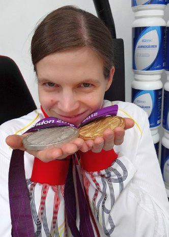 Daniela Schulte (Gold- & Silbermedaille Paralympics 2012).jpg