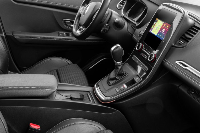 iPhone-Anwendungen kabellos mit dem CarPlay-Autoradio nutzen