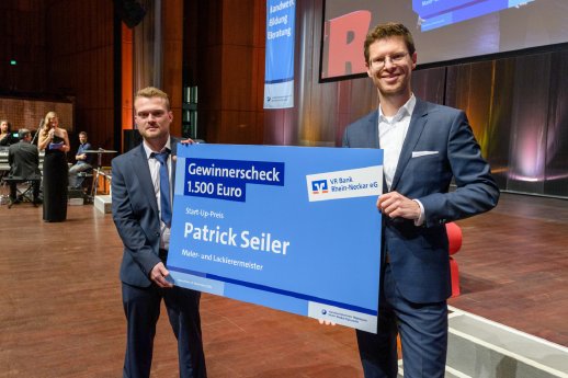 pri22-11-14_Meisterfeier_Start-up-Förderpreis geht an Maler- und Lackierermeister Patrick S.jpg