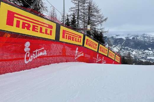Pirelli sponsert die Ski-Weltmeisterschaft in Cortina mit seinem Winterreifen-Sortiment.jpg