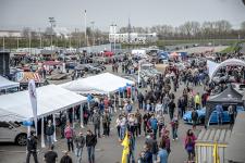 Zahlreiche Besucher flanierten beim Autofrühling 2017 durch das Fahrerlager