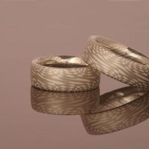 Wiesner-Trauringe "Sho Rai" in Mokume Gane Technik
