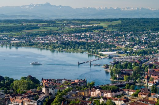 Konstanz-Kreuzlingen-Bodensee-Hafen-Alpen-Faehre-Imperia-Luftbild-01_Copyright_MTK-Deutschl.jpg