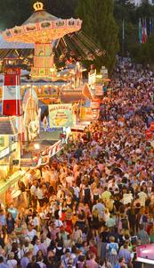 1,4 Millionen Besucher erwarten die Veranstalter auch in diesem Jahr zum Straubinger Gäubodenvolksfest, Bayerns zweitgrößtem Volksfest - in diesem Jahr vom 7. bis 17. August. Foto: Fotowerbung Bernhard