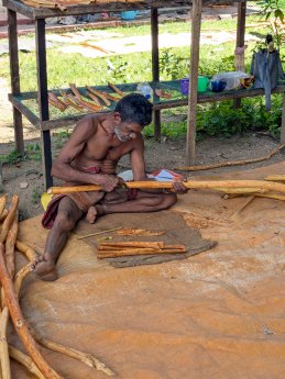 23_Nagenahiru Foundation_Zimtverarbeitung_PXL_20250628_060526395.jpg