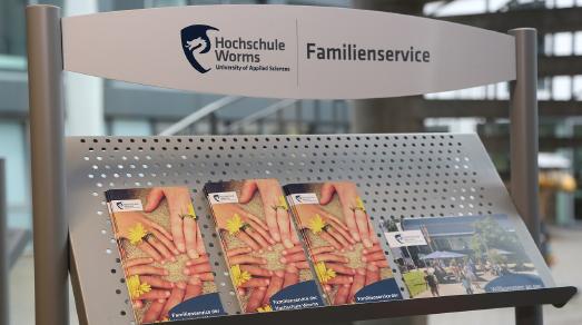 Der Familienservice erweitert mit dem Eltern-, Pflege- und Gesundheits-Guide sein Unterstützungsangebot für Hochschulangehörige. Foto/Dorothea Hoppe-Dörwald