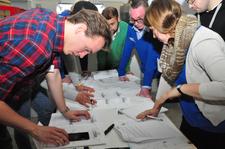 Studierende und Firmenvertretungen beim ersten Workshop 