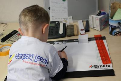 Ob Sohn Leo in Papas Fußstapfen tritt? Heute hat er wegen des Besuches jedenfalls kindergartenfrei und hilft im Büro mit…