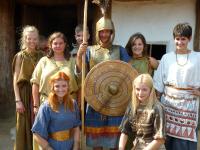 Die Gruppe Aurea Aetas erklärt anhand vieler Repliken das Leben am Ende der Bronzezeit (Foto: Aurea Aetas)