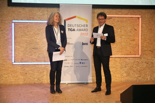 TGA Award 2022 MGT-Chefredakteurin Silke Schilling_Verlagsleiter Torsten Ernst_klein.jpg