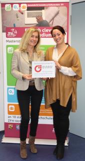 Dr. Margot Klinkner (li) mit Sarah Hennemann (re)