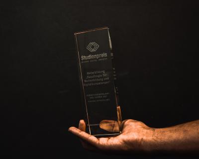 Die ibbw-consult gGmbH erhält den Studienpreis in der Kategorie "Fernstudienprojekt des Jahres - Personalentwicklung".