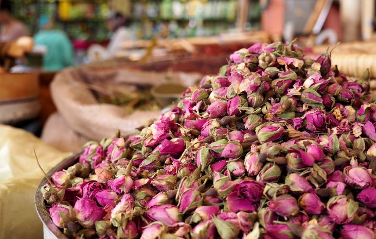 singlereisen.de_Marokko_Getrocknete Rosen für Rosenwasser.jpg