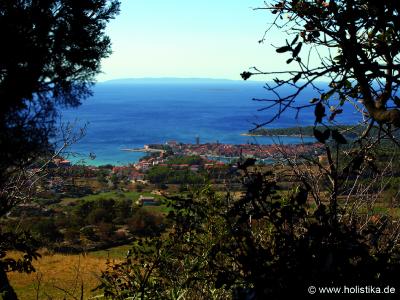 Blick auf die Altstadt der kroatischen Insel Rab.