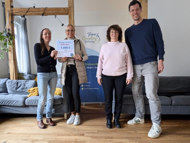 Urkundenübergabe CVJM.jpg