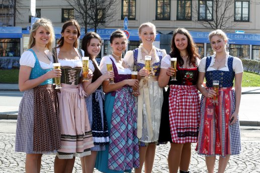 vlnr-Lisa-Papperger_Latifah-Wilson_Johanna-Merkenschlager_Lena-Hochstraßer_-Jessica-Dilling.jpg