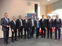 Abteilungsdirektor Ralph Müller – Wirtschaftsprüfer/Steuerberater Thorsten Knapp - Rolf Koch, Handwerkskammer, Vize-Präsident Klaus Hofmann - Jürgen Gergely, Handwerkskammer – Christiane Zieher, Handwerkskammer – Sparkassendirektor Martin Graser sowie die Regionaldirektoren Firmenkunden Christian Reinhard und Christian Steininger / Foto: Sparkasse Neckartal-Odenwald