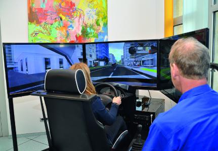 Highlight am Gesundheitstag war ein Fahrsimulator | Foto: uniVersa