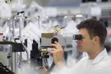 Carl Zeiss Meditec production of slit lamps in Jena. Quelle: Carl Zeiss Meditec