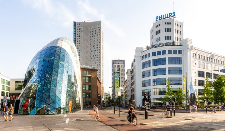 Eindhoven - Blob en Philips Toren_2.jpg