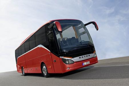 Die neue Setra ComfortClass 500 schräg von vorne abgebildet