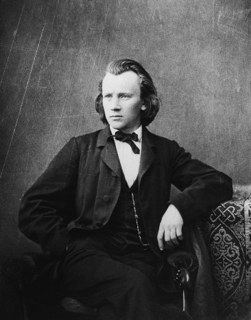 Johannes_Brahms_um_1866_(c)_BRAHMS-INSTITUT_AN_DER_MHL.jpg