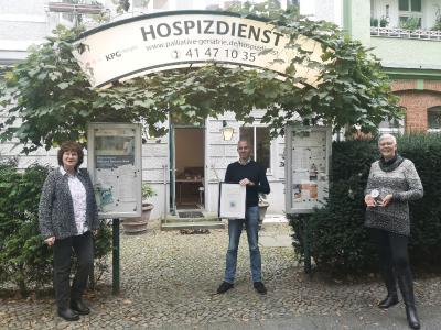 v.l.n.r.: Sabine Sack, Koordinatorin im Hospizdienst Nord, Dirk Müller, Bereichsleiter Hospiz und Palliative Geriatrie, und Birgit Krug, Sachbearbeiterin im KPG Foto: Gina Schmelter