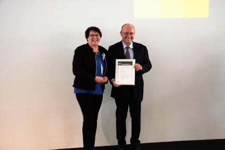 Preisträgerin Bettina Maas absolvierte ihre SAP-Weiterbildung bei der WBS Training / Bildrechte: SAP
