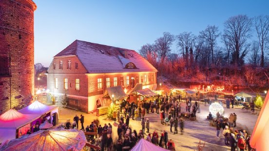csm_Weihnachtsmarkt_Burg_Plau_am_See_Winter_Schnee_4_7e5c754563.jpg