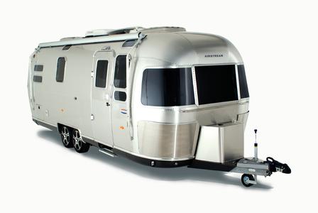 Der Us Hersteller Airstream Stellt Seine Ikonischen Luxus Wohnwagen Erstmal In Berlin Aus Roka Werk Gmbh Pressemitteilung Lifepr