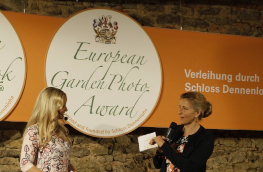 Eva Grünbauer und Sabine von Süsskind.jpg