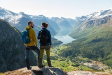 Norwegen: Wandern vor imposanter Bergkulisse