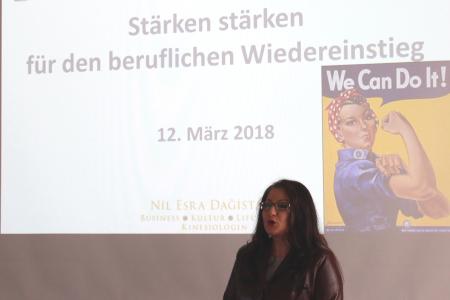 Die Referentin Nil Esra Dağistan sprach den Teilnehmerinnen Mut zu, sich auf ihre Stärken zu besinnen und sich selbstbewusst zu präsentieren