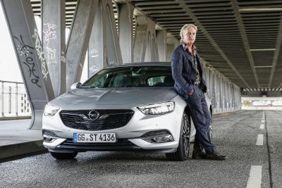 Opel-Sportstars bei der Klassik Tour Kronberg am Start / Bild: Opel Automobile GmbH