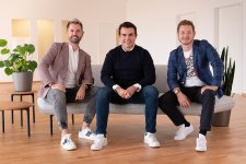 Foto: (v.li.) Saša Savić (Chief Sales Officer), Hanns-Bertin Aderhold (Chief Executive Officer), Julian Baumann (Chief Marketing Officer)

Fotohinweis: Leonie Schwaiger/Cobrainer