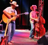 Bluesrock und Bluegrass, Rockabilly und Folk mit Daniel T. Coates aus Pennsylvania und dem Ungarn Gàbor Bardfalvi