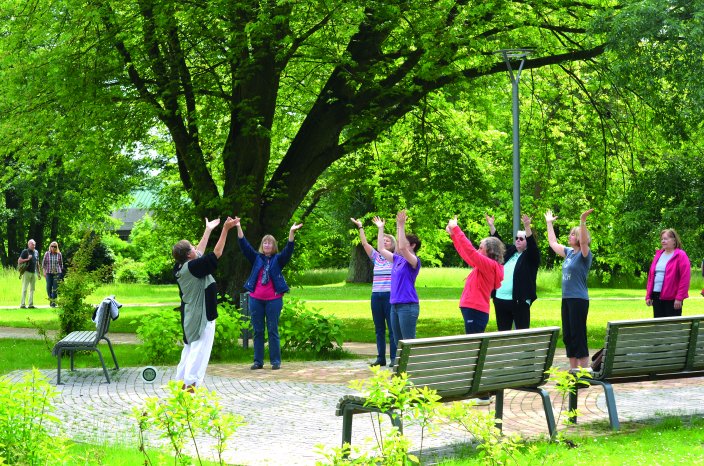 Bad Bevensen Qigong im Kurpark 1 (c)BBM N.Lüdemann.jpg