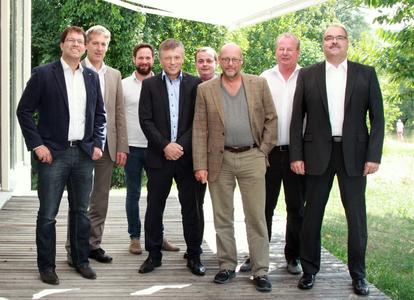 Die IAP-Mitglieder bündeln Fachwissen und bieten Spezial-Absicherungen für Heilberufler / v.l. n. r.: Phillip Poltrock (Potsdam), Karl-Heinz Keim (Coburg), Daniel Nömayr (Gangkofen), Peter Weibelzahl (Coburg), Christian Ring (Dresden), Michael Jeinsen (Berlin), Günter Mayrhofer (Niederaichbach), Thomas Fuchslocher (Pliezhausen). Nicht auf dem Foto: Bernd Cicolas (Köln), Alexander Heymann (Wunstorf) / Pressefoto: Michael Jeinsen, Berlin